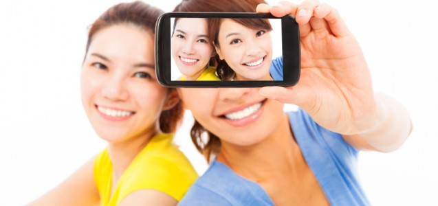 Suka Selfie? Simak Dulu 4 Tips Selfie Jitu Berikut Ini!